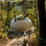 Campo de lujo Gaia's Spheres Gorzegno